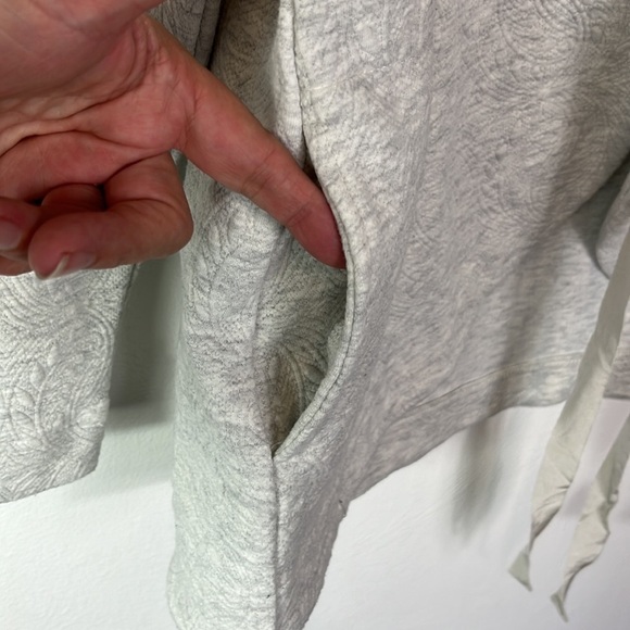 Soft Surroundings Jacket Women's Size M Cream & Gray Embossed Ribbon Tie Front - Picture 12 of 14
